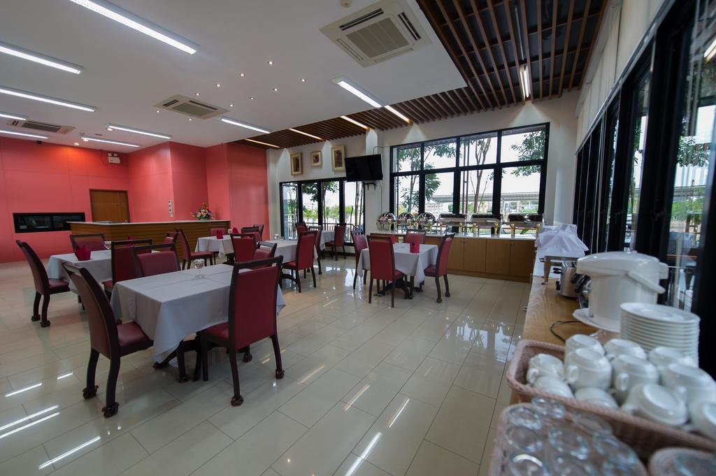Mamaison Hotel Buriram Exterior photo