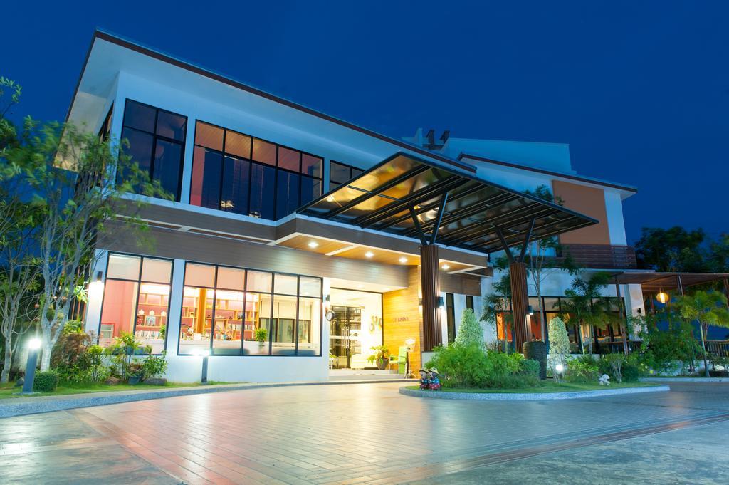 Mamaison Hotel Buriram Exterior photo